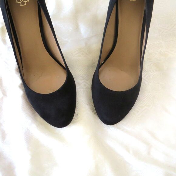 Ann Taylor Chic Black Suede Pumps with Bow Accent Back Heel 9.5 EUC - Picture 8 of 10